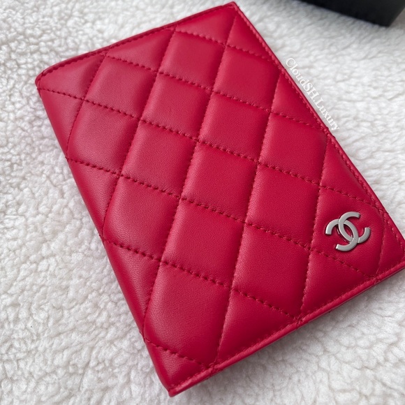 ❌❌Auth Chanel Classic Red Quilted Lambskin CC Logo Passport Holder - Picture 6 of 14